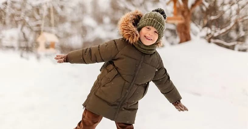 Najlepsze kurtki dla chłopca 128 - ciepłe i modne na każdą porę roku