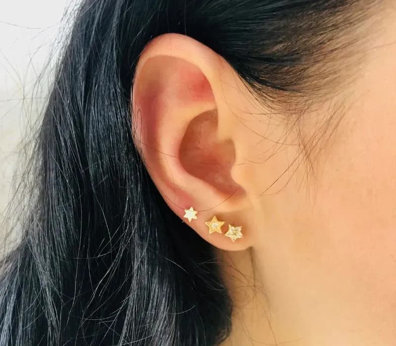 Ile kosztuje kolczyk w uchu na górze? Ceny, które Cię zaskoczą